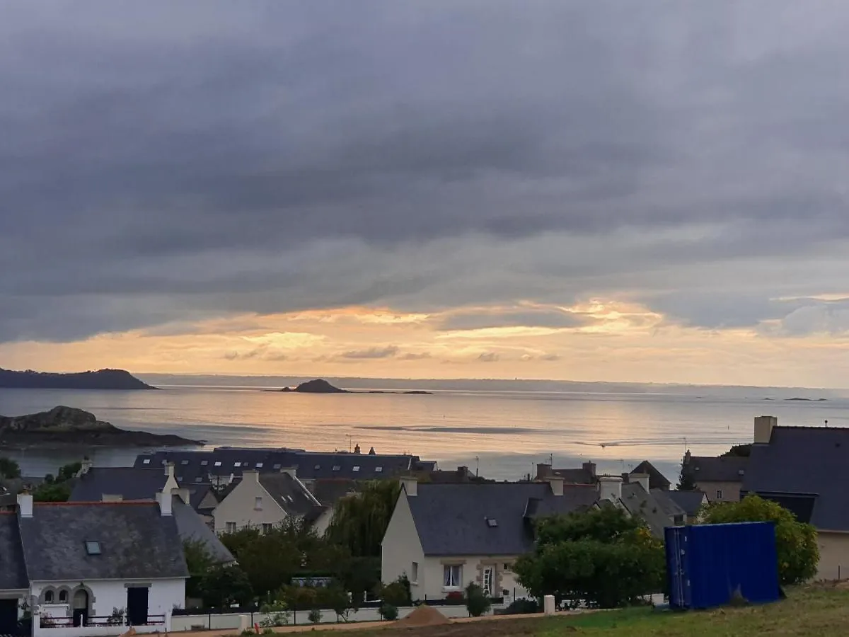 Appartement Bretagne Vue Mer Exceptionnelle Sur Les Hauts D'Erquy Au Calme ! Et Au Pied Du Gr34 0*, Erquy France
